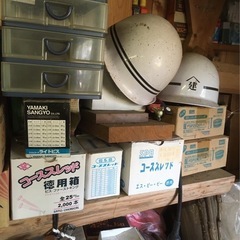釘や大工道具の画像
