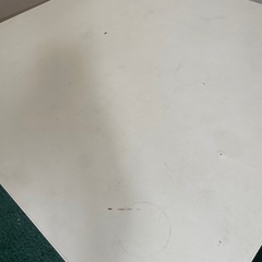 イケヤのテーブルの画像