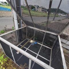 大きなゴミ溜カゴの画像