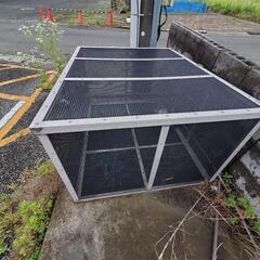 大きなゴミ溜カゴの画像
