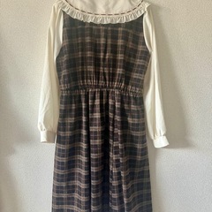 axes femme　フリル付き襟のチェック柄ワンピースの画像