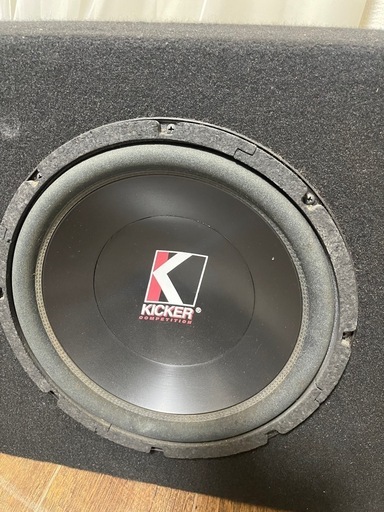 kickerサブウーファーとアンプ