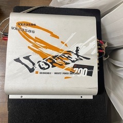 kickerサブウーファーとアンプの画像