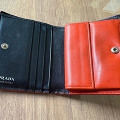【期間限定値下げ】PRADA 二つ折り財布の画像