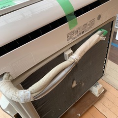 エアコン 16畳用 2021年製　RAS-D40L2 白くまくん　4kg リモコン付きの画像