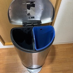 simplehuman ステンレス分別ゴミ箱　ペダル式の画像