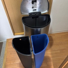 simplehuman ステンレス分別ゴミ箱　ペダル式の画像