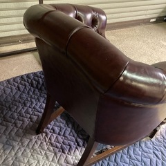 ウェリントン　ビンテージ調ソファ　鋲打ちの画像