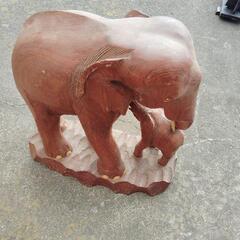 木彫り象の置物の画像