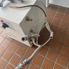  iTomic ESN20ARN111D0 (100V) イトミック 電気温水器　20L　2021年製の画像