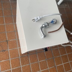  iTomic ESN20ARN111D0 (100V) イトミック 電気温水器　20L　2021年製の画像