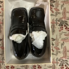 最終価格　50％OFF  ZARA 新品　タグ付きエナメル厚底ローファー🥿の画像