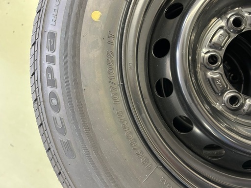 ハイエース夏タイヤ　ブリヂストン製 195/80R15 107/105L 