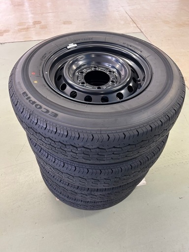 ハイエース夏タイヤ　ダンロップ製 195/80R15 107/105L