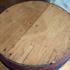 [ジャンク品]アンティークな丸椅子の画像