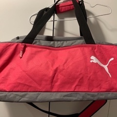 プーマ PUMAのスポーツバッグ、お売り致します。(グレー×ピンク)の画像
