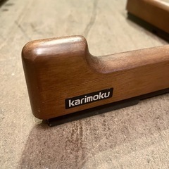 【武蔵小山店】 カリモク コートハンガー 木製 モダン モダンデザイン ハンガースタンド 衣類掛け 服掛け 帽子掛け バッグ収納 おしゃれ 北欧風 シンプル 高級家具 国産家具 中古家具 karimoku ヴィンテージ家具 インテリア 玄関収納 リビング収納 ハンガーラック ポールハンガーの画像