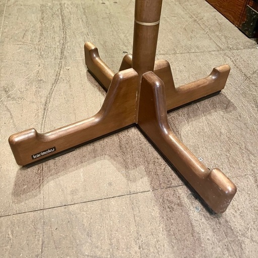 《売約済》【武蔵小山店】 カリモク コートハンガー 木製 モダン モダンデザイン ハンガースタンド 衣類掛け 服掛け 帽子掛け バッグ収納 おしゃれ 北欧風 シンプル 高級家具 国産家具 中古家具 karimoku ヴィンテージ家具 インテリア 玄関収納 リビング収納 ハンガーラック ポールハンガー