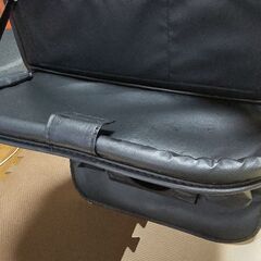 車後部座席折りたたみテーブルの画像