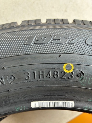 【手渡しのみ】TOYOタイヤ OBSERVE スタッドレスタイヤ　195/65R15 91H