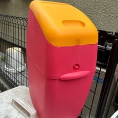 アップリカ　おむつ　ゴミ箱