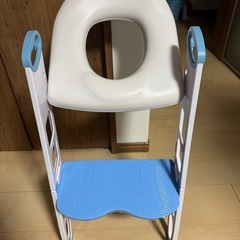 　ステップ付き補助便座　幼児用　トイレトレーニングの画像