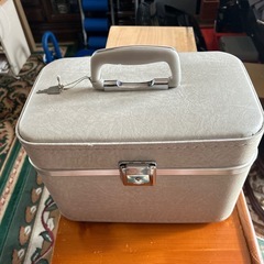 昭和化粧品入れの画像