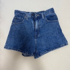 Levi’sデニムショートパンツ 