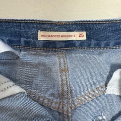 Levi’sデニムショートパンツ の画像