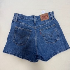 Levi’sデニムショートパンツ の画像