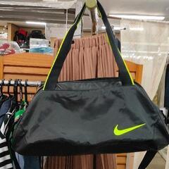 0623-069 NIKEジムバッグ　ロゴの欠けありの画像