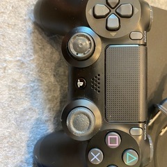 PS4 Pro 1TB 本体 コントローラー2個付きの画像