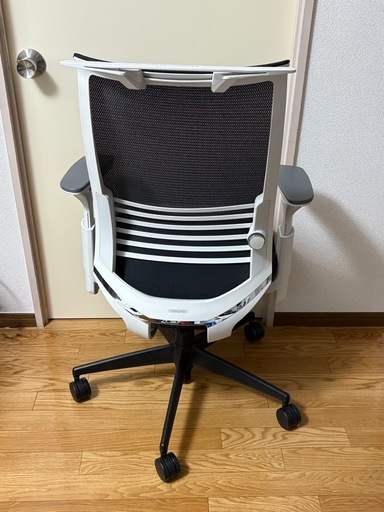 コクヨ　KOKUYO 肘ありオフィスチェアー　ベゼル　肘掛け