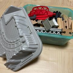 線路と電車 + ボードゲーム + パズルのおもちゃセットの画像