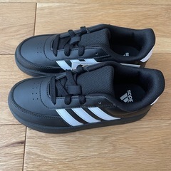 adidas  シューズ　黒　18.5センチの画像