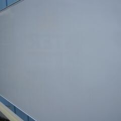 脚付両面ホワイトボード　1900ｘ1800　粉受け等多少日焼けありの画像