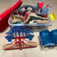 線路と電車 + ボードゲーム + パズルのおもちゃセットの画像