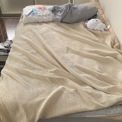 山善セミダブルマットレス　ベッドの画像