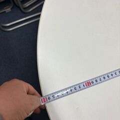円形テーブルの画像