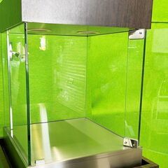時計店より (美品！)　ダークブラウンウッドのタワー型ショーケース　スポットライト内臓 ■O-443の画像