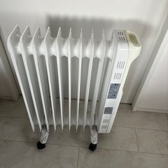 アイリスオーヤマ ヒーター オイルヒーター 8畳 ウェーブ型 500W/700W/1200W 小型 コンパクト 温度調節可能 メカ式 コード収納 キャスター付き 足元 省エネ 暖房 POH-1210KS-W ホワイトの画像