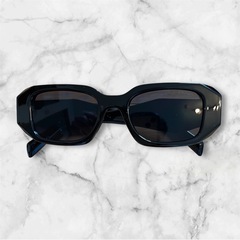 PRADA プラダ　サングラス
の画像