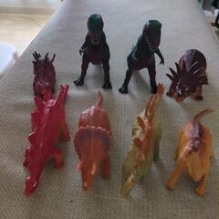 恐竜っぽい怪獣っぽいおもちゃ