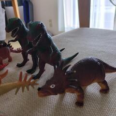 恐竜っぽい怪獣っぽいおもちゃの画像
