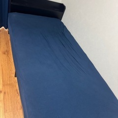 【シングルベッド（マットレス付き）／コンセント付き】