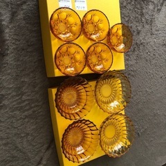 食器のセットの画像