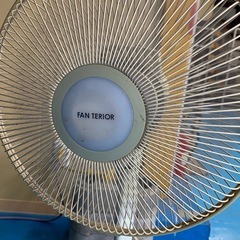 扇風機（1部部品取れてます）の画像