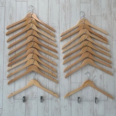 　本日希望　
美品　 木製ハンガー20個