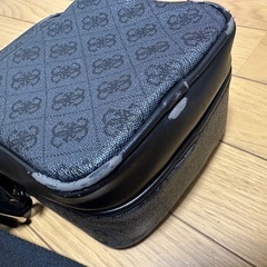 GUESS ショルダーバッグの画像