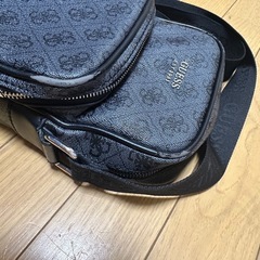 GUESS ショルダーバッグの画像